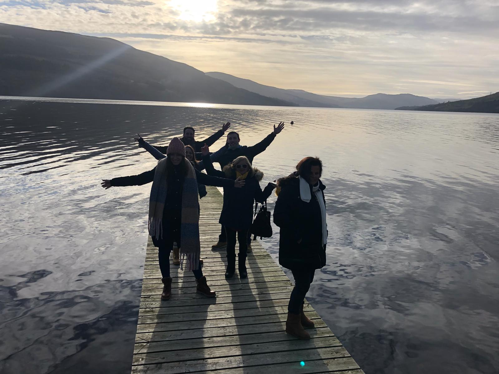 Lago en el tour a Highlands
