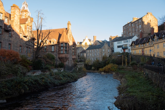 Descubre los encantos ocultos del Free Tour de Dean Village y Water of Leith