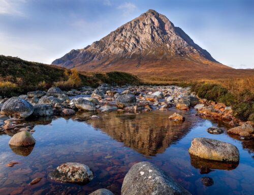 Descubre Glencoe: leyendas y las mejores rutas de senderismo